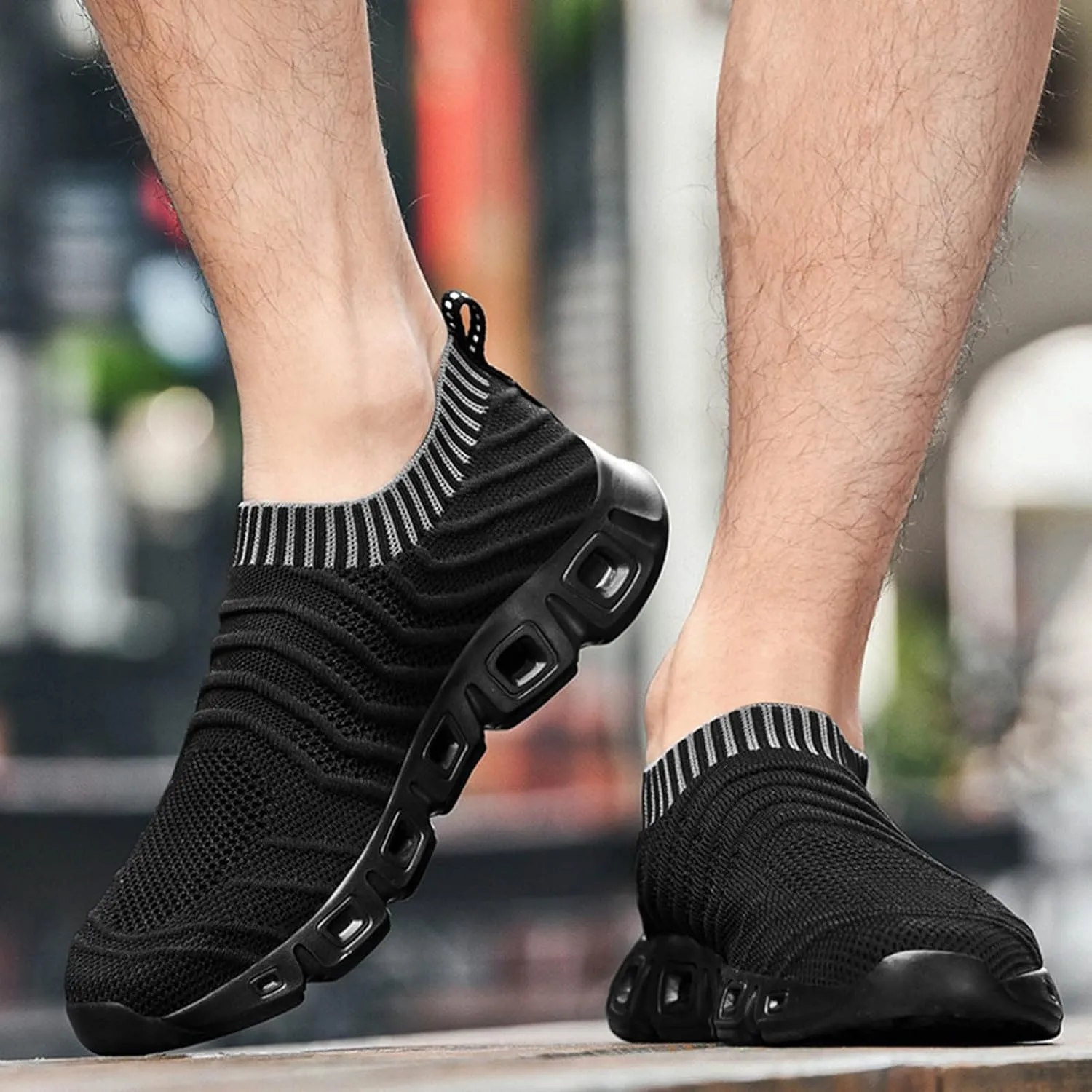 Men Sports Shoes Spring and Summer Fashionable New Pattern Breathable Mesh Sneaker Rack for Men Bedroom Shoes