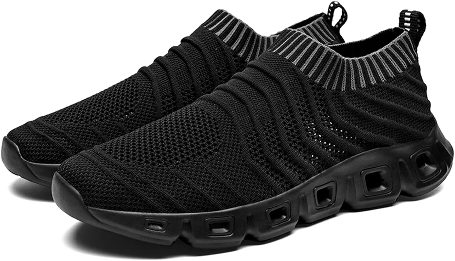 Men Sports Shoes Spring and Summer Fashionable New Pattern Breathable Mesh Sneaker Rack for Men Bedroom Shoes