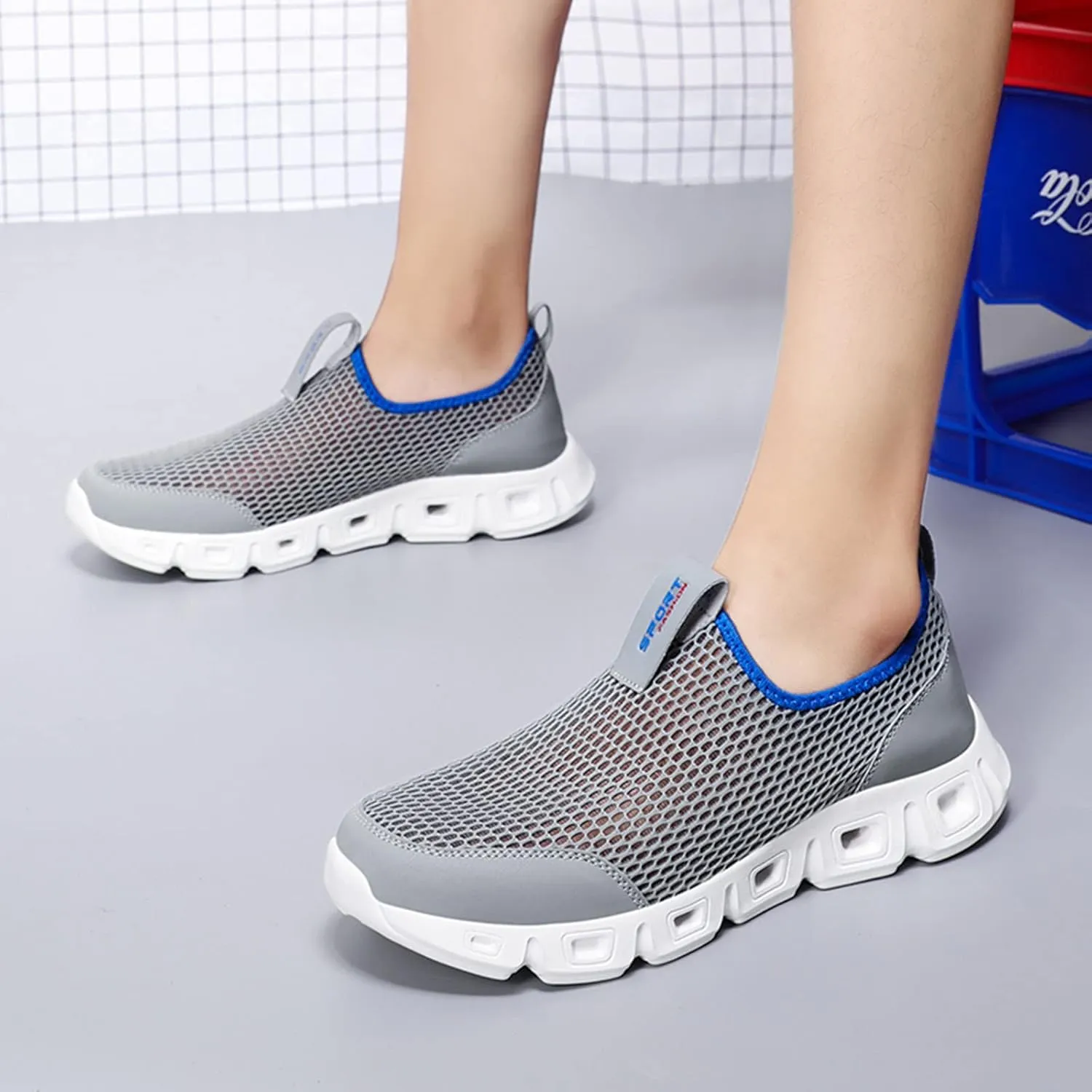 Men's Non Slip Barefoot Minimalist Shoes Breathable and Light Outdoor Comfy Walking Shoe Non Slip Walking Shoes